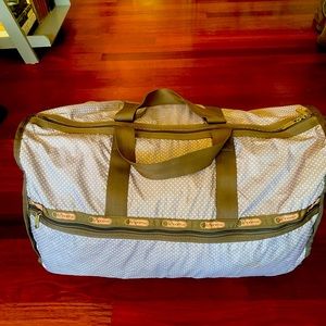 LeSportSac Deluxe weekender, gray and white polka dots